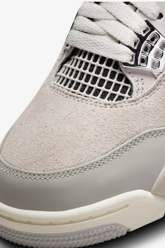 Air Jordan 4 Retro Frozen Moments